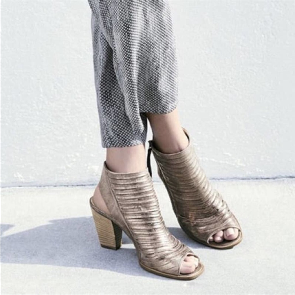 Paul Green-Cayanne Smoke/Silver Peep Toe Sandal-Size 9